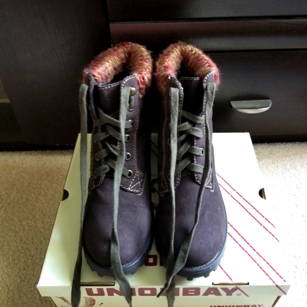 Women's Brown Suede Union Bay Lace Up Wool Top Boots. Size 9